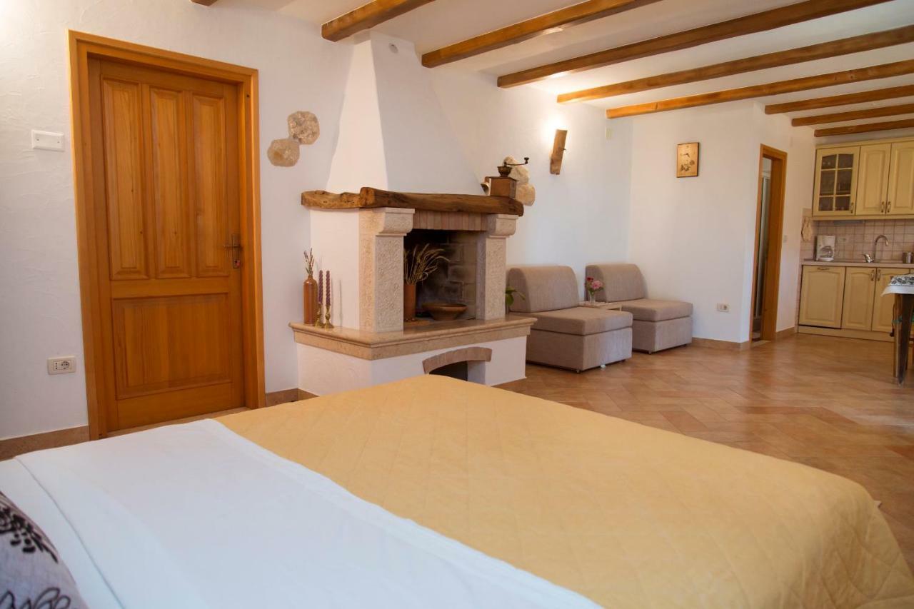 Apartments Tinka Brseč Екстериор снимка