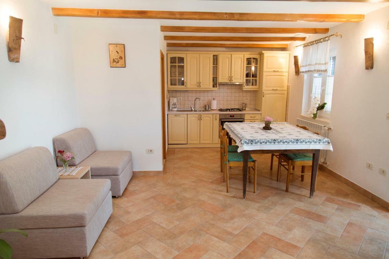 Apartments Tinka Brseč Екстериор снимка