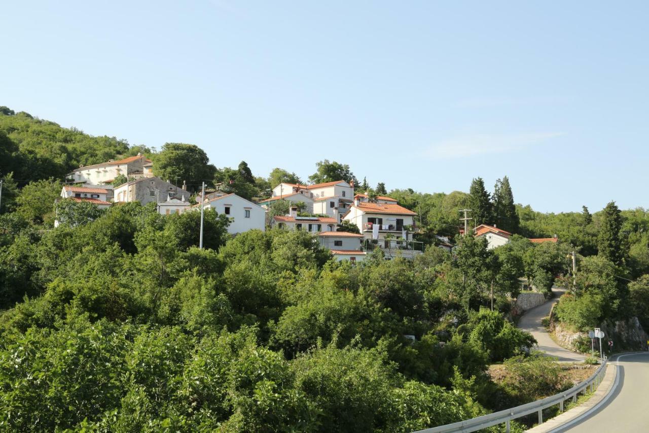 Apartments Tinka Brseč Екстериор снимка